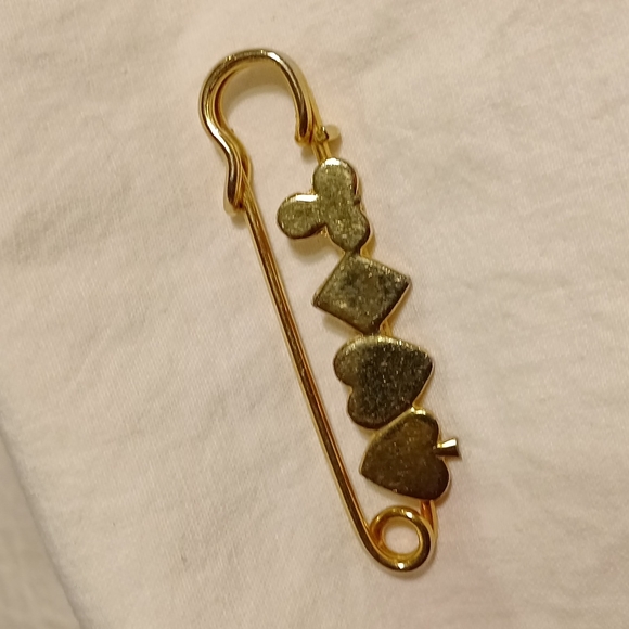 Card suit pin Spades♠️ Heart♥️ Diamond♦️ Club♣️ - Picture 3 of 5